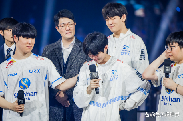 WBG横扫RGE，Deft送出助攻