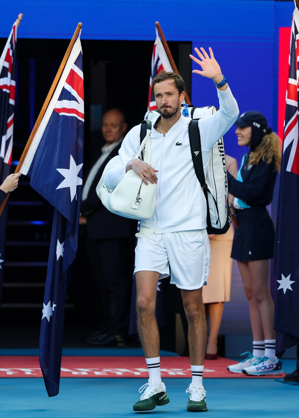 LOL直播入口-西班牙网球队险胜意大利网球队，梅德韦杰夫送出助攻的简单介绍