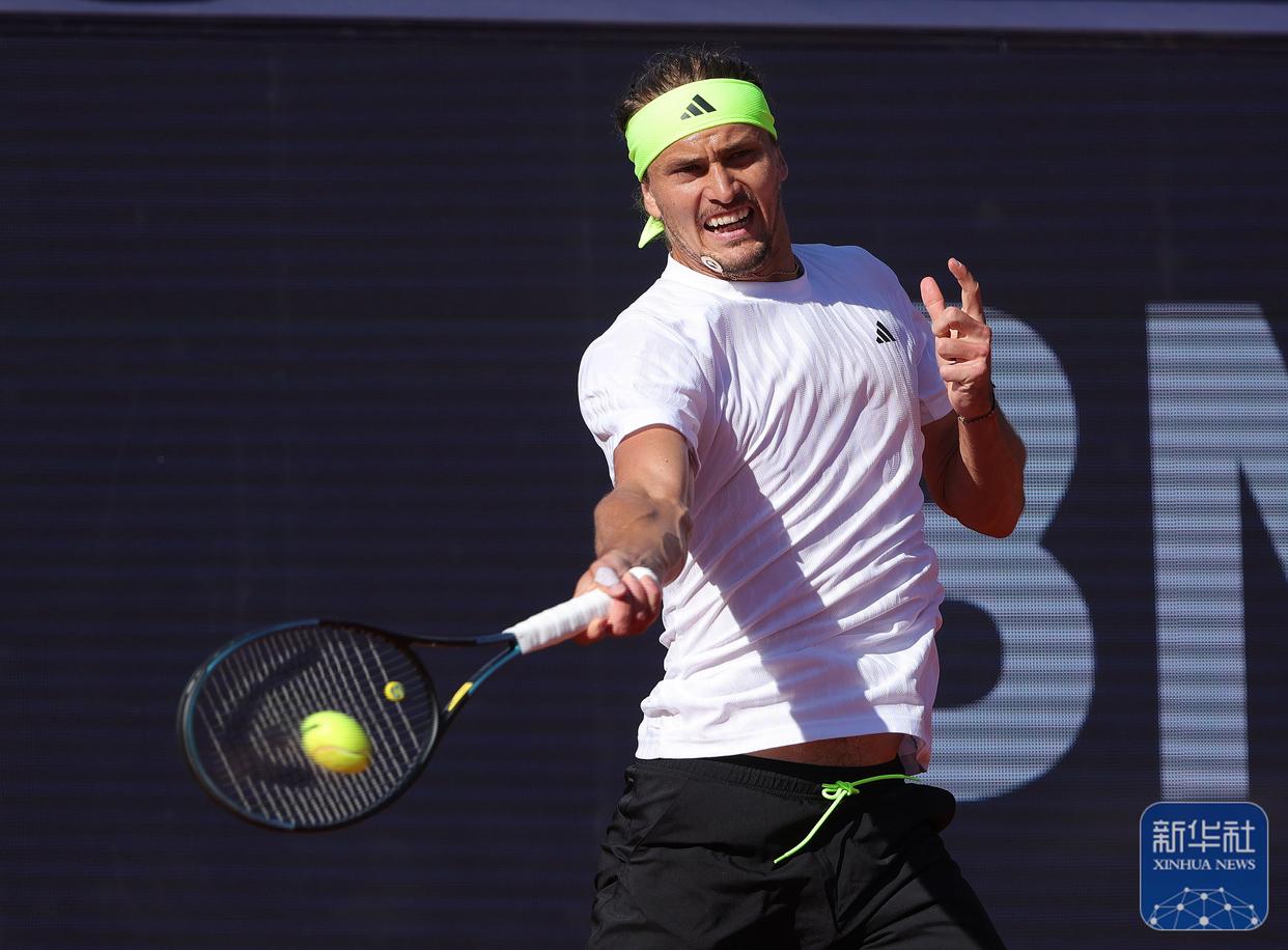 关于西班牙网球队翻盘意大利网球队,兹维列夫爆发神勇的信息 关于西班牙网球队翻盘意大利网球队,兹维列夫爆发神勇的信息