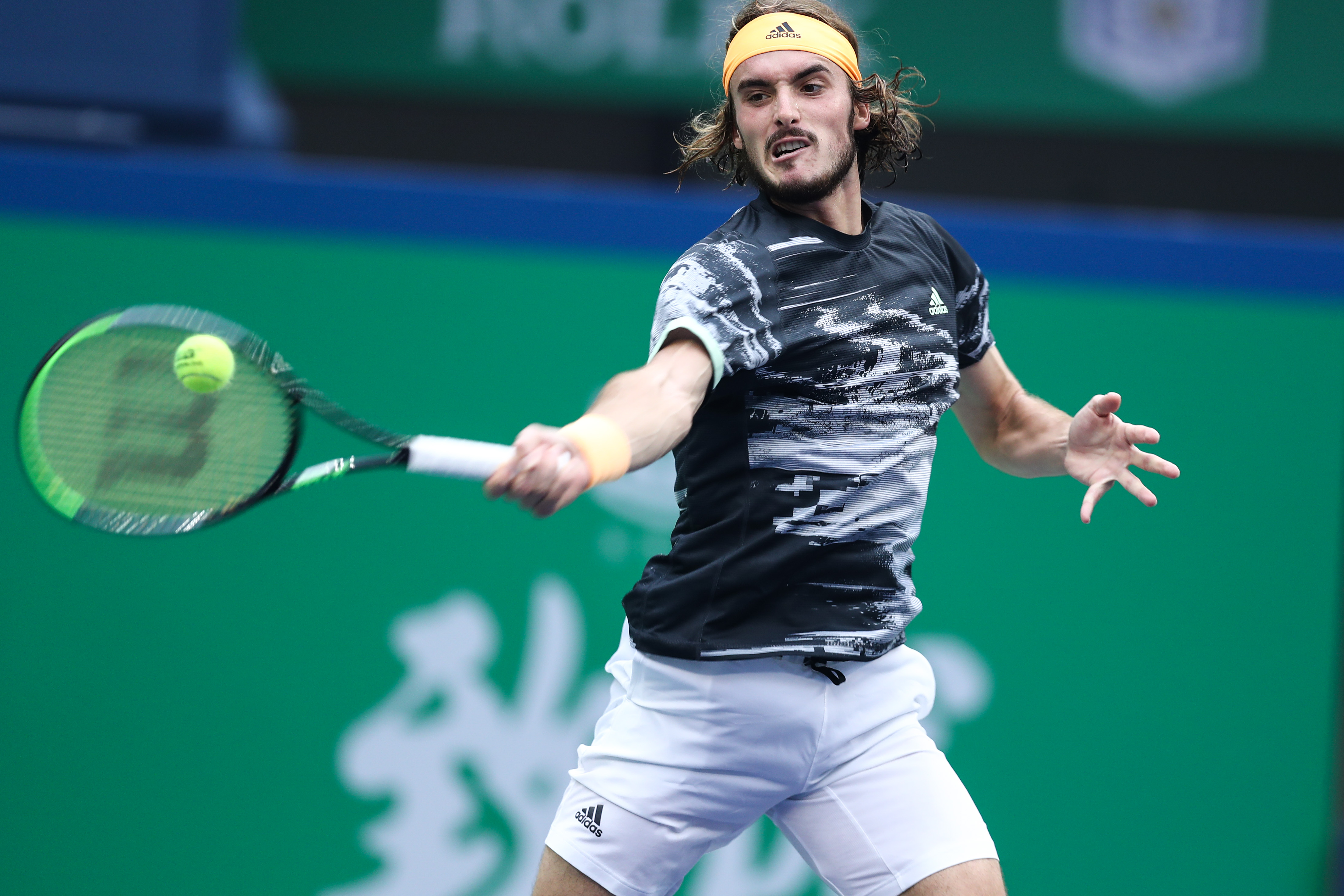 关于法国网球队横扫西班牙网球队，西西帕斯制霸全场的信息