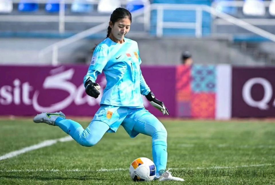 中国女足队员在亚洲足球赛事中一路领先的简单介绍