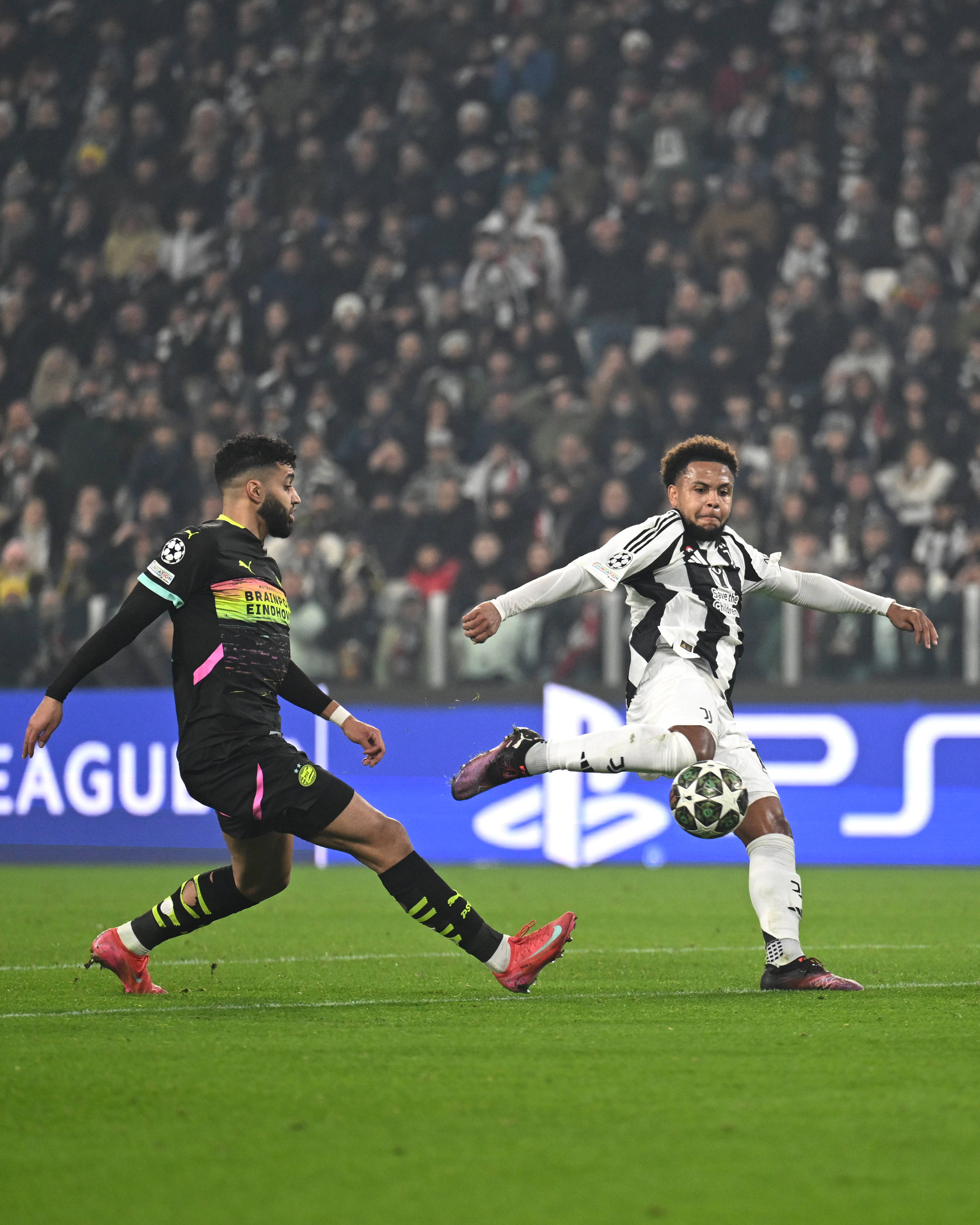 包含巴黎圣日耳曼客场大胜皇马，取得连胜的词条