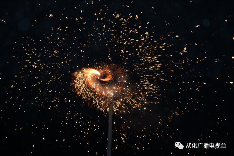 LOL英雄联盟赛事指南-包含刹那绝杀！场上热血瞬间引无数观众叹为观止的词条