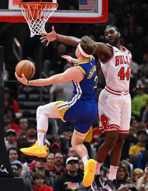 包含爵士力克湖人，拉文带队取胜的词条