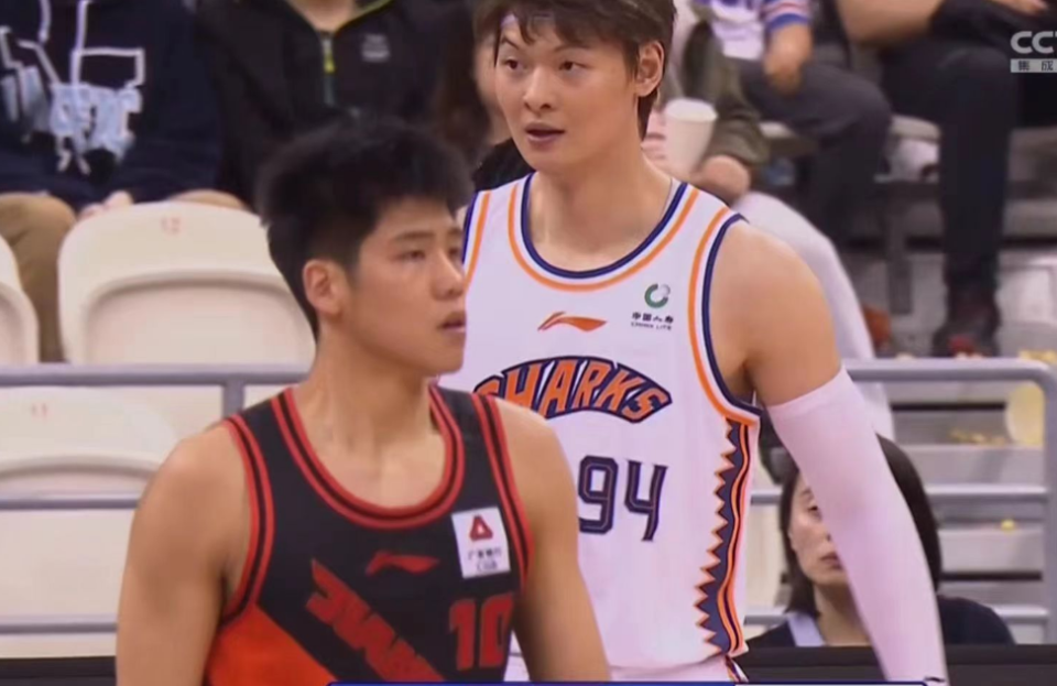 两队势均力敌,展开白热化对抗的简单介绍 两队势均力敌,展开白热化对抗的简单介绍