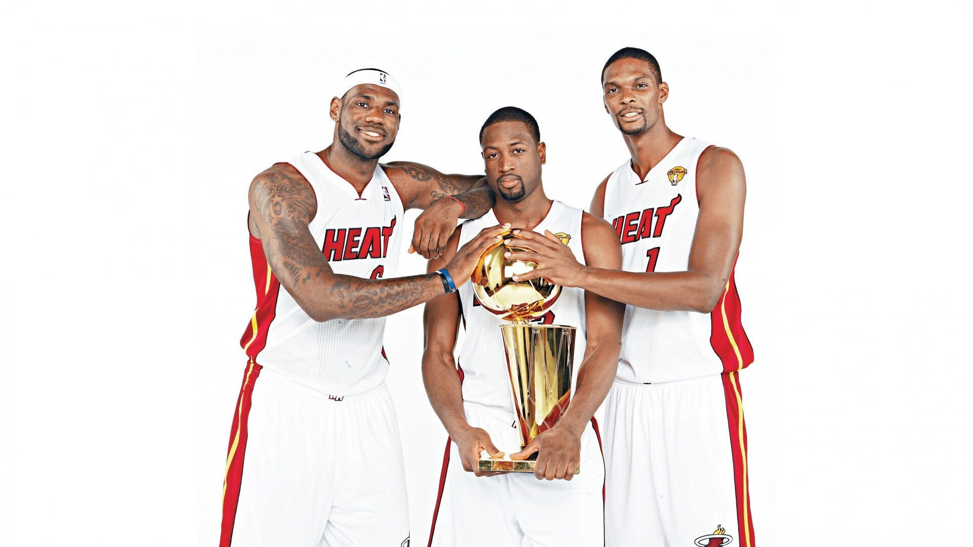 赛道上的孤勇者，塞恩斯独扛大旗，雷诺力克阿斯顿马丁的背后